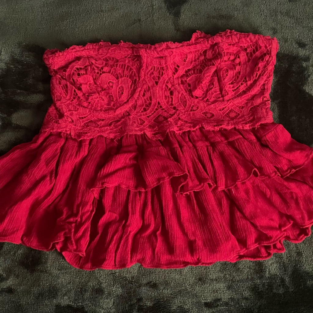 Free People Red Sleeveless Top. Super Cute And A Lovely Color For Any Skin Tone.